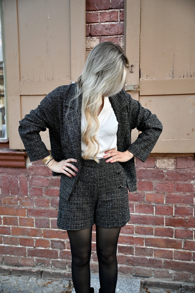 Caroline Biss - WINTER SHORTS IN TWEED, NORMAL WAIST