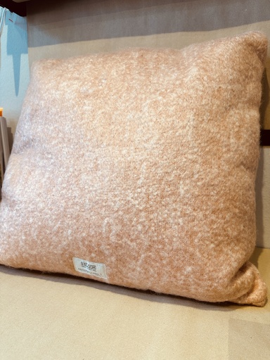 [93986] Mrs Bloom - Cushion Bobby Nude 50x50