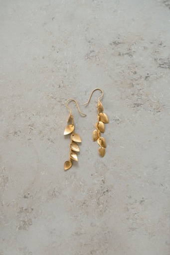 [18426307-750] By Bar - PD Leaves string earring - 750 gold